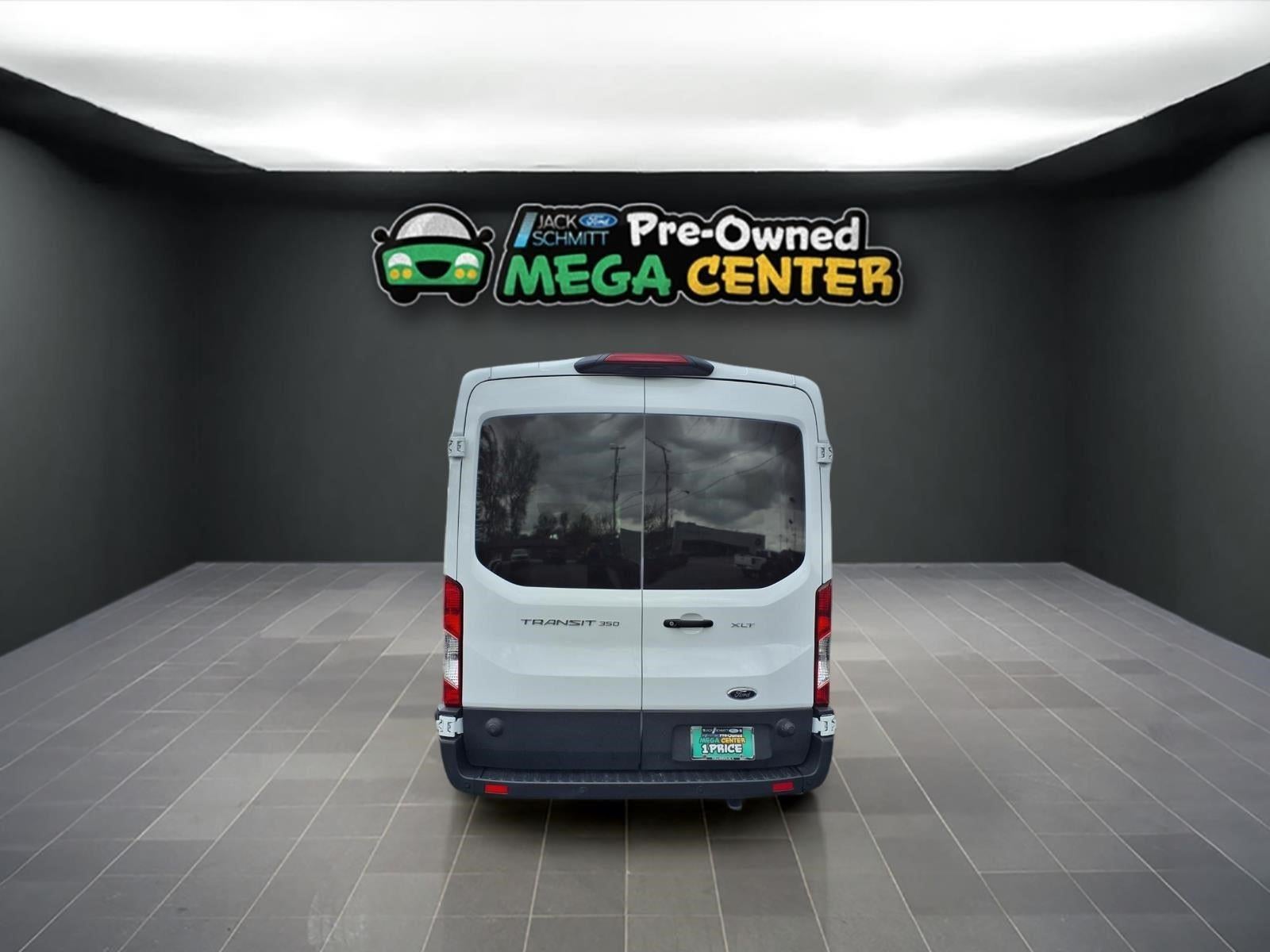2024 Ford Transit Passenger Wagon XLT