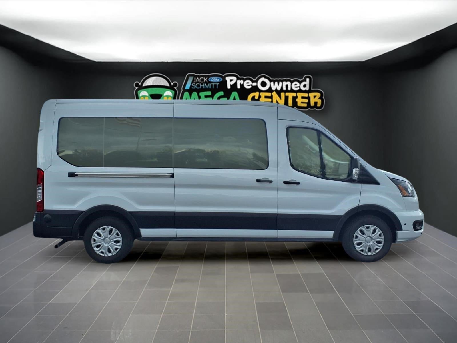 2024 Ford Transit Passenger Wagon XLT
