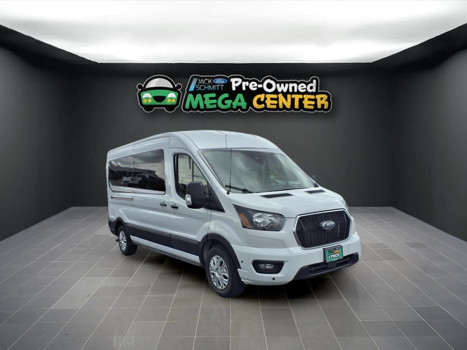 2024 Ford Transit Passenger Wagon XLT