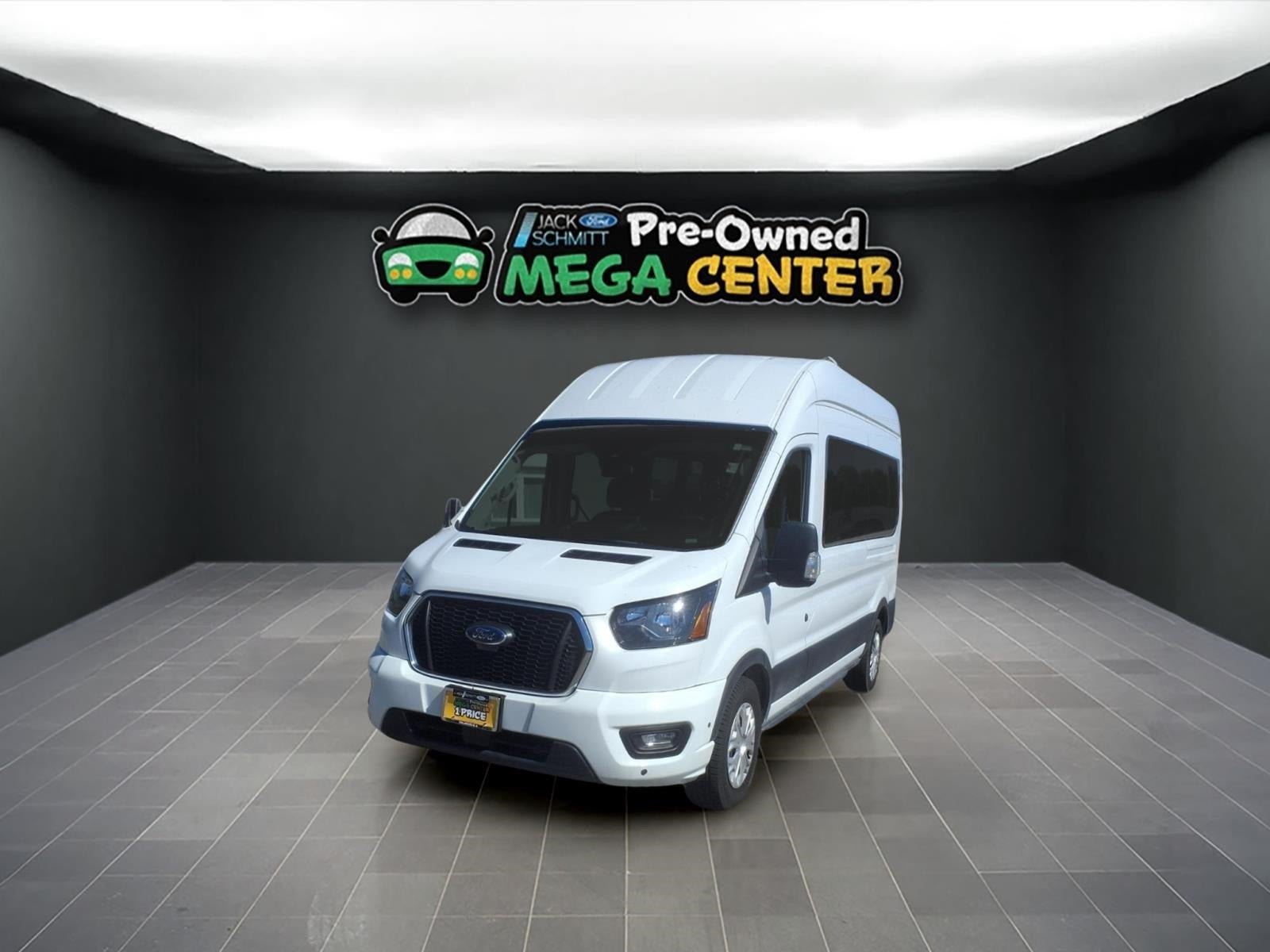2025 Ford Transit Passenger Wagon XLT
