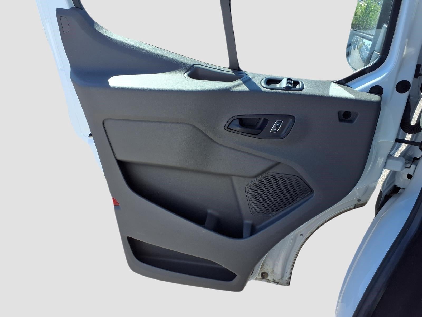 2025 Ford Transit Passenger Wagon XLT