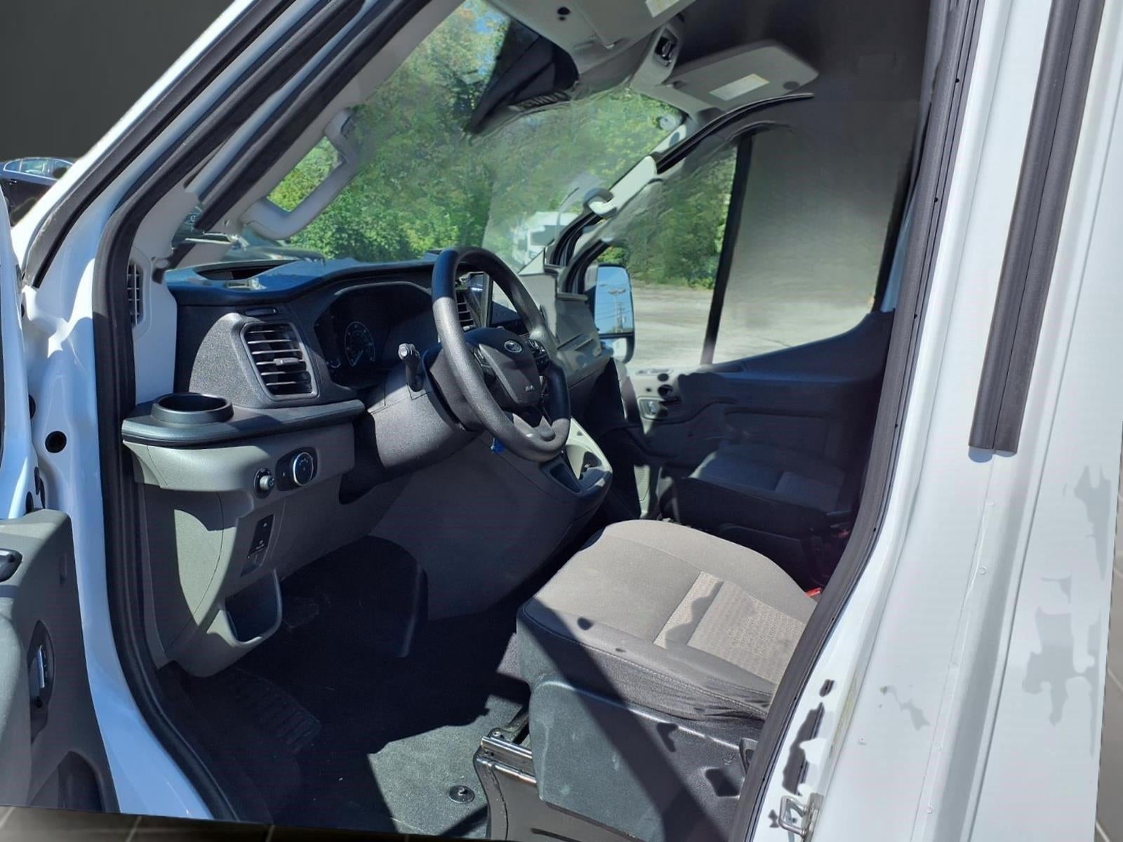 2025 Ford Transit Passenger Wagon XLT