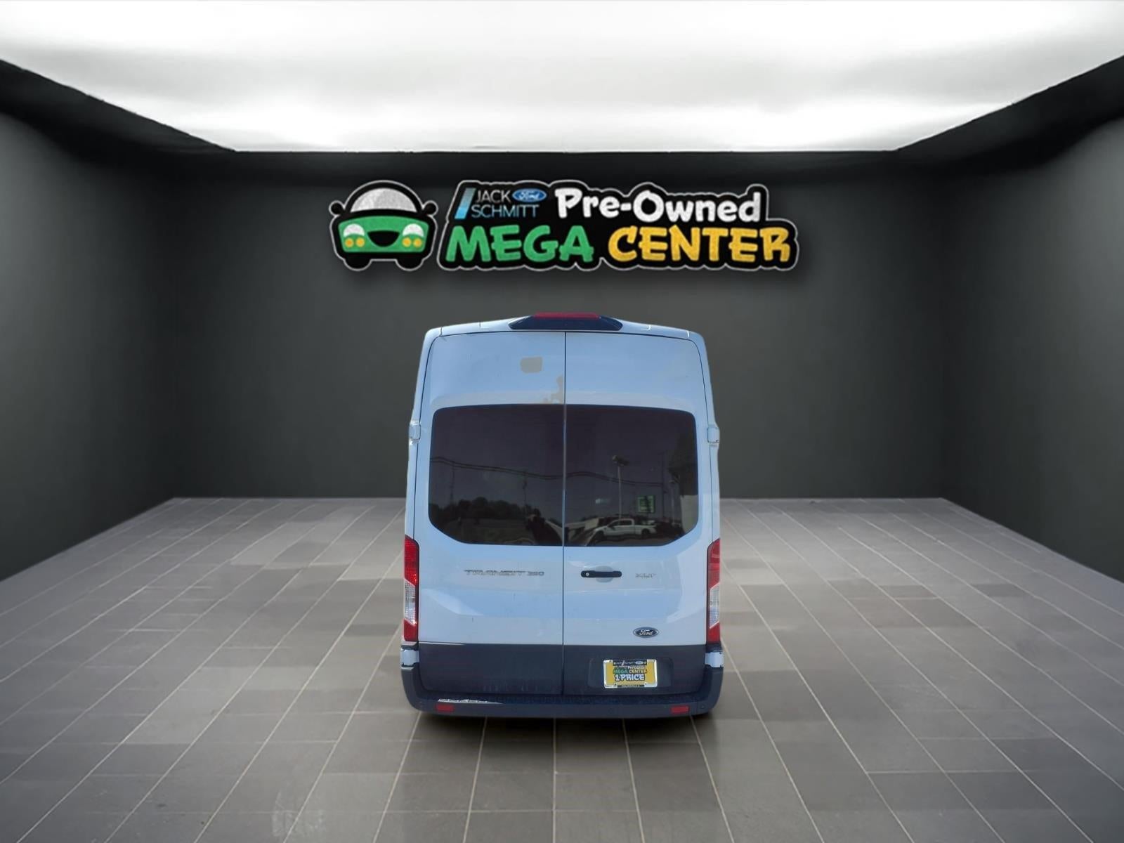 2025 Ford Transit Passenger Wagon XLT