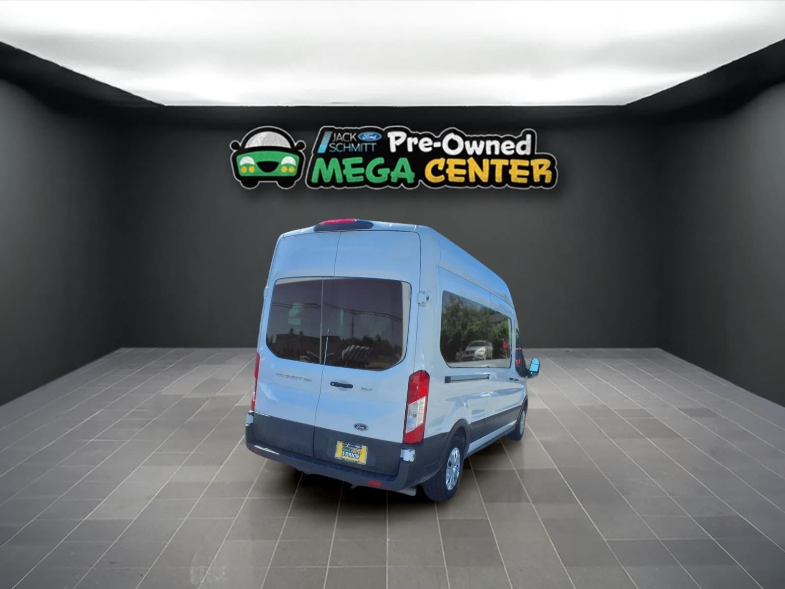 2025 Ford Transit Passenger Wagon XLT
