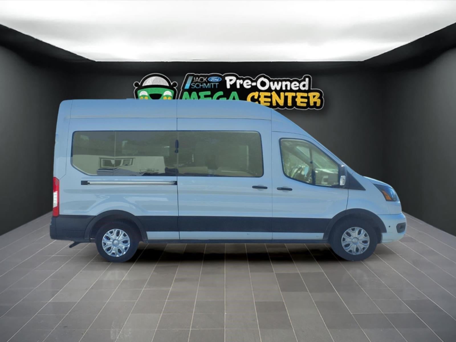 2025 Ford Transit Passenger Wagon XLT