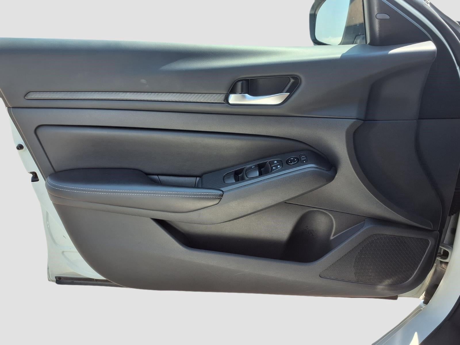 2025 Nissan Altima SV - Photo 15
