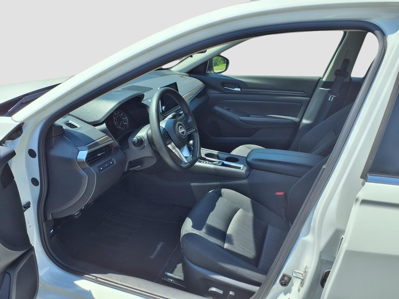 2025 Nissan Altima SV - Photo 17