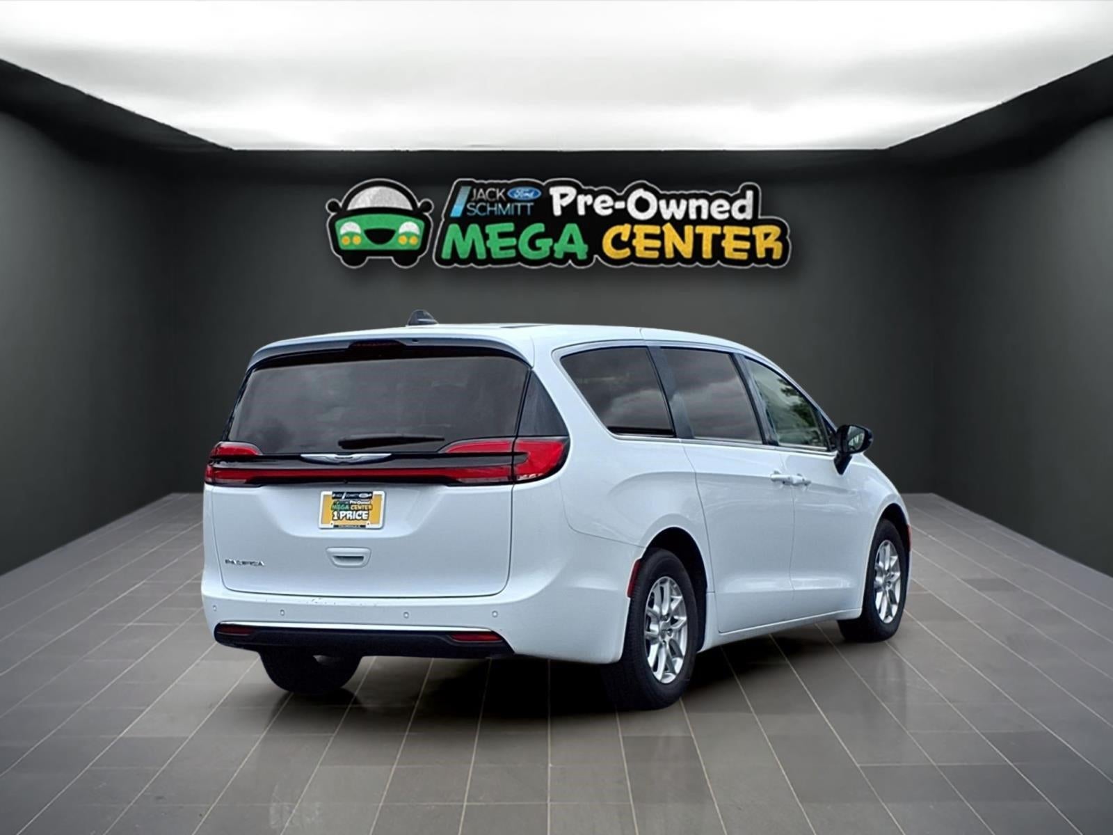 2025 Chrysler Pacifica Select