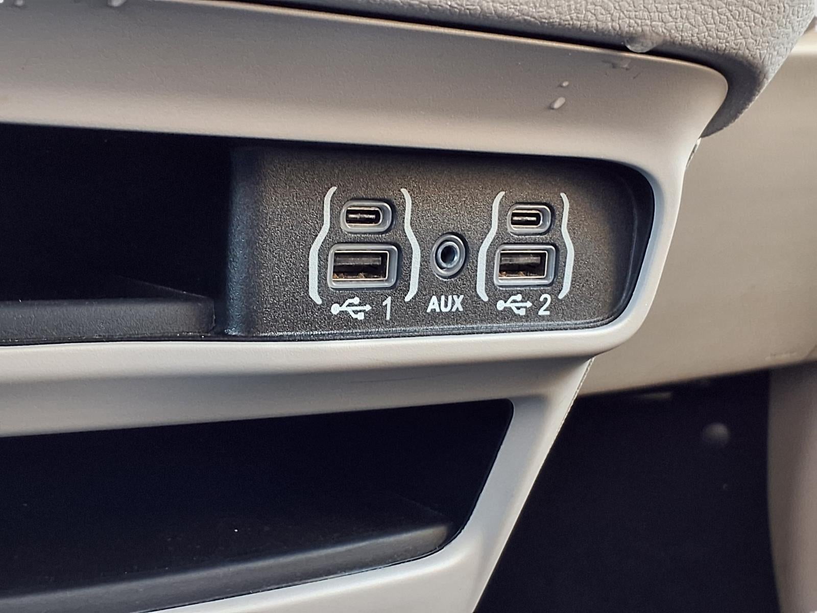 2024 Chrysler Voyager LX