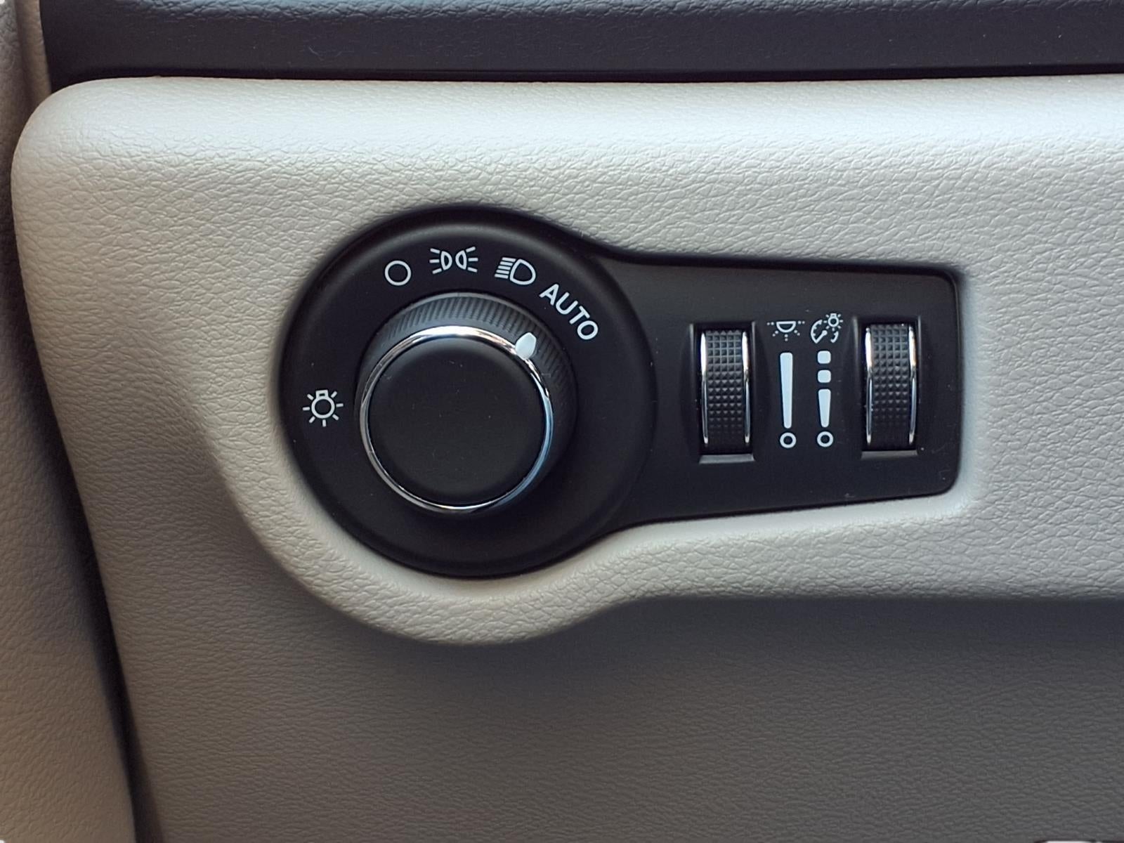 2024 Chrysler Voyager LX