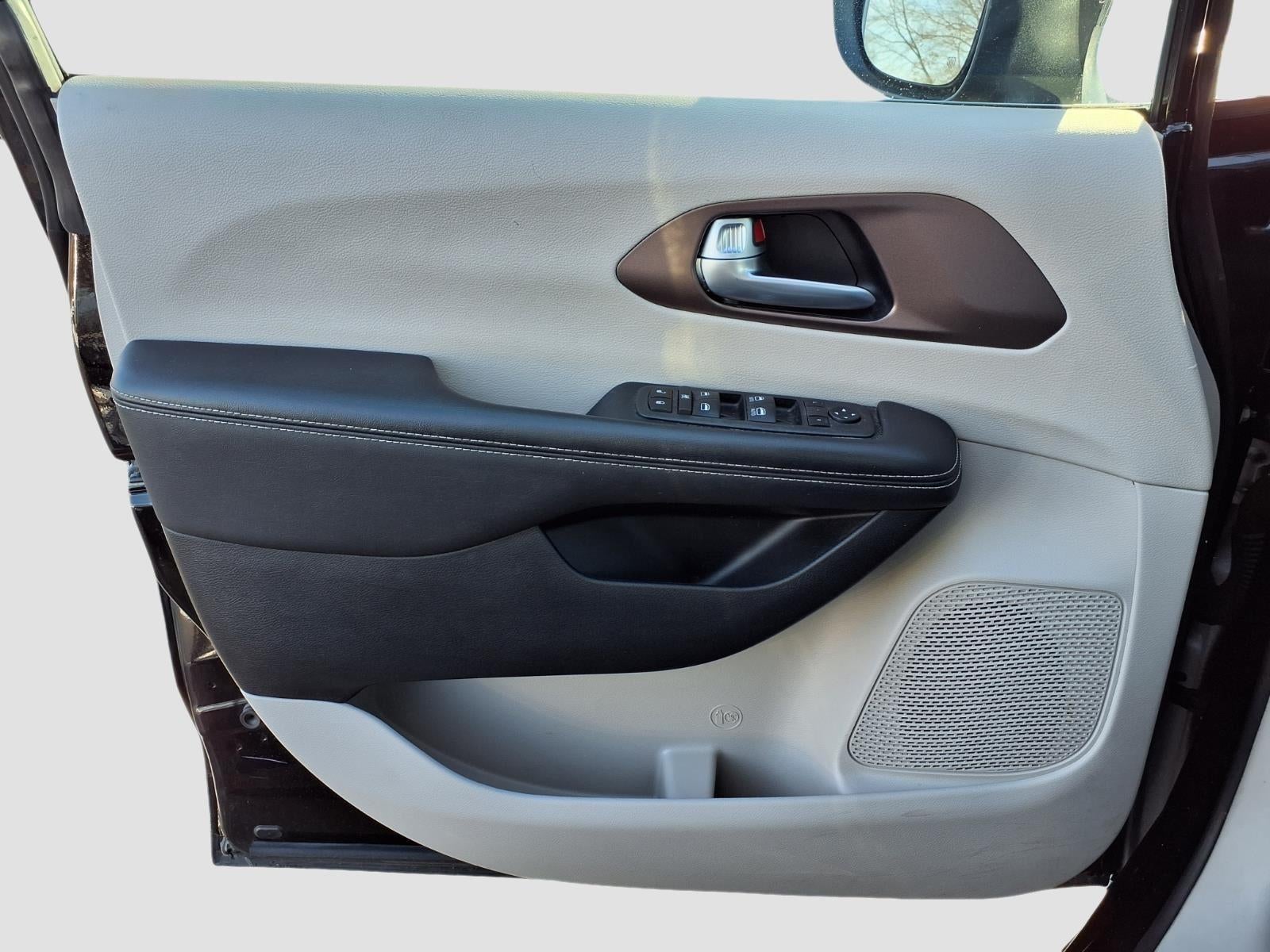 2024 Chrysler Voyager LX