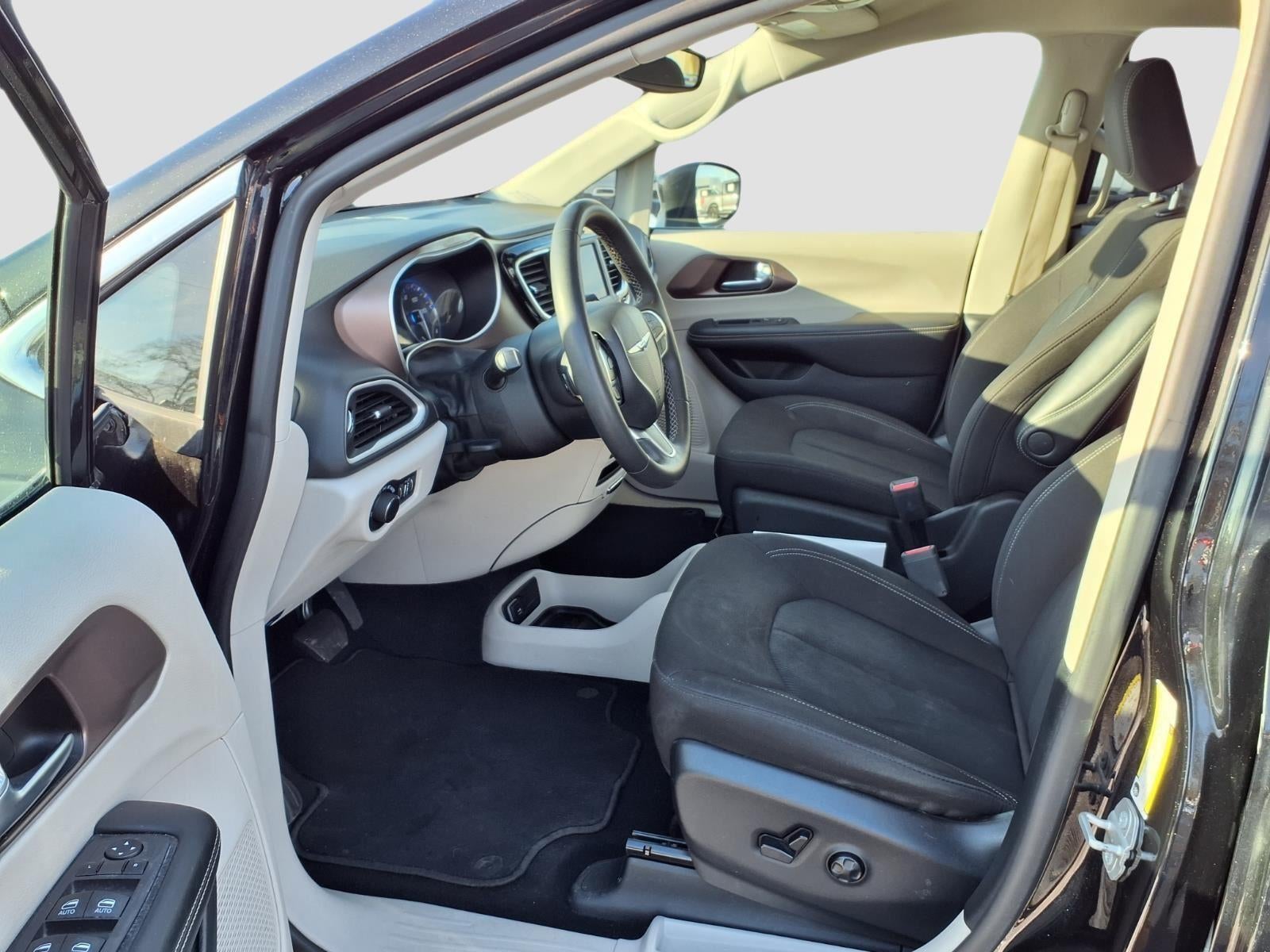 2024 Chrysler Voyager LX