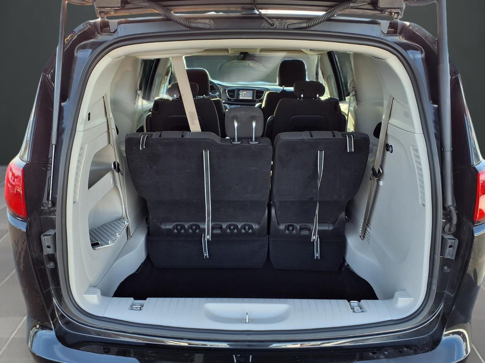 2024 Chrysler Voyager LX