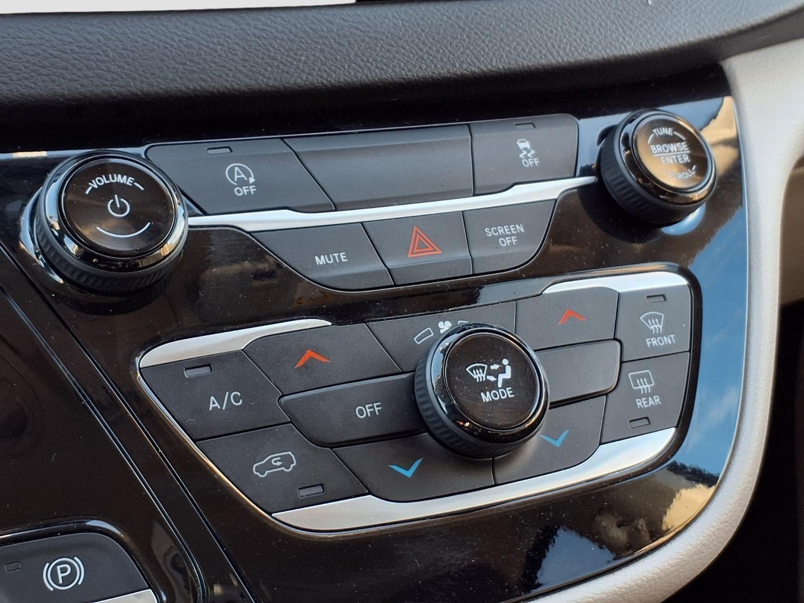 2024 Chrysler Voyager LX