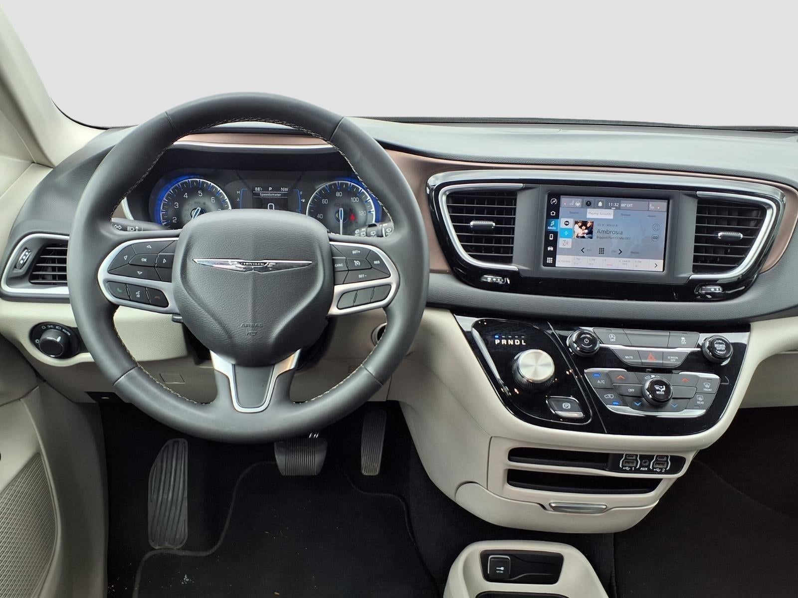 2023 Chrysler Voyager LX