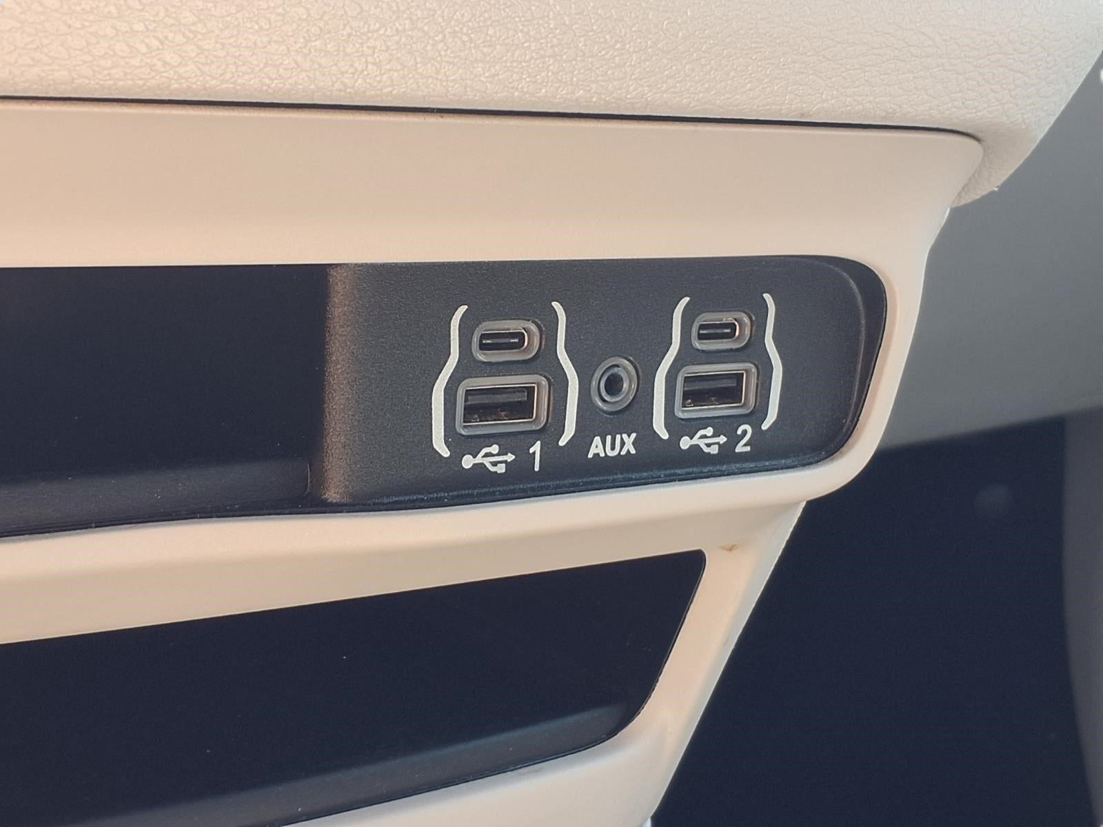 2024 Chrysler Voyager LX