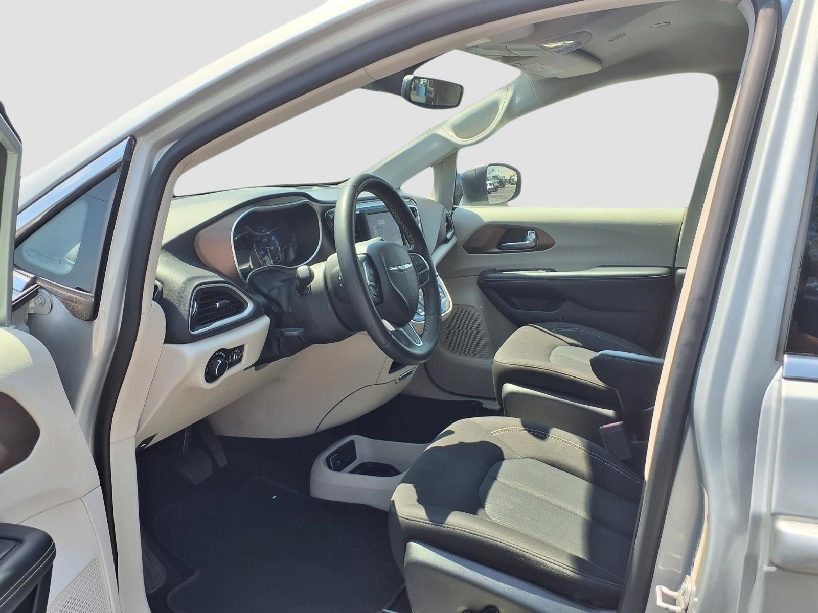 2024 Chrysler Voyager LX
