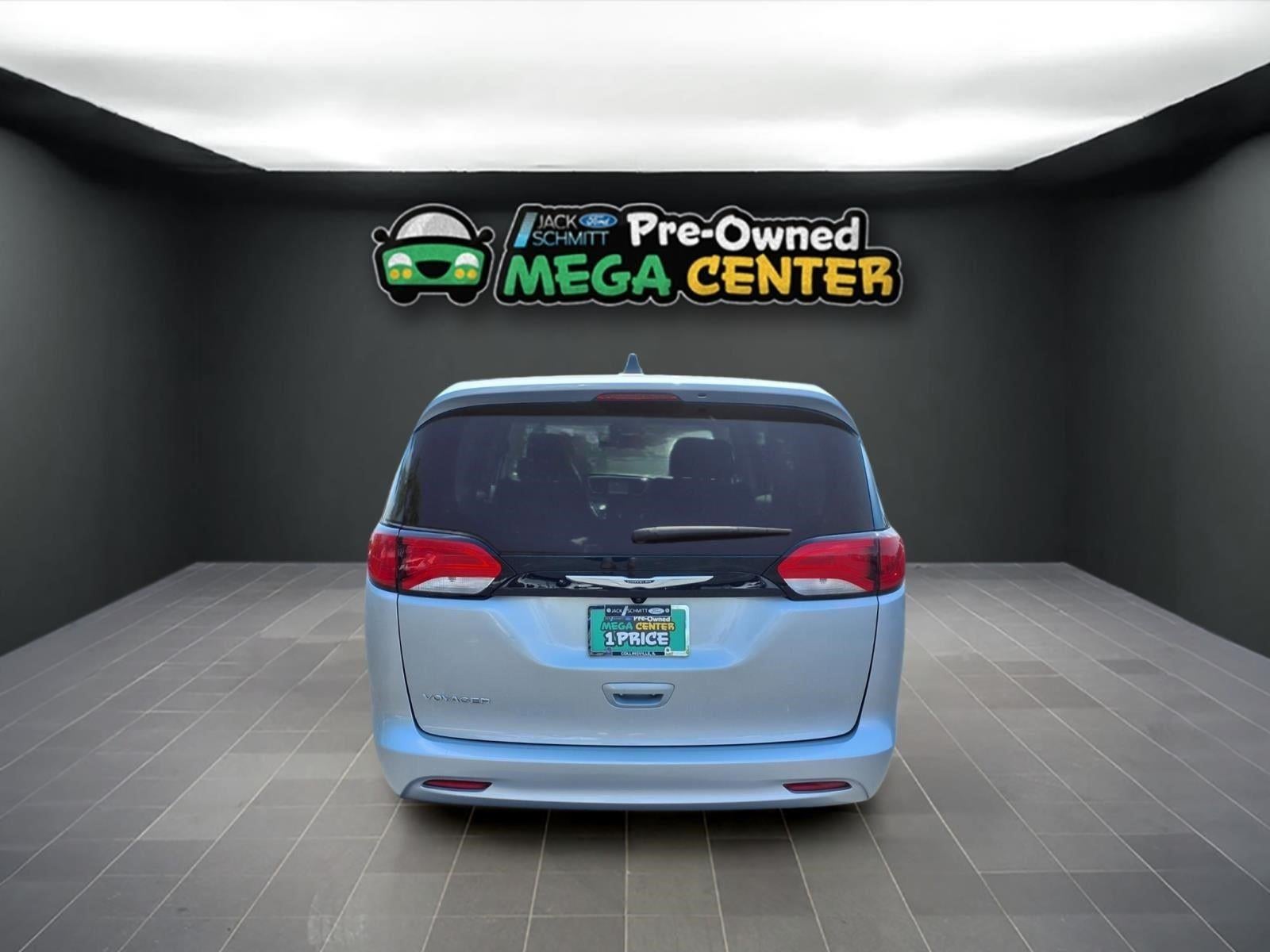 2024 Chrysler Voyager LX