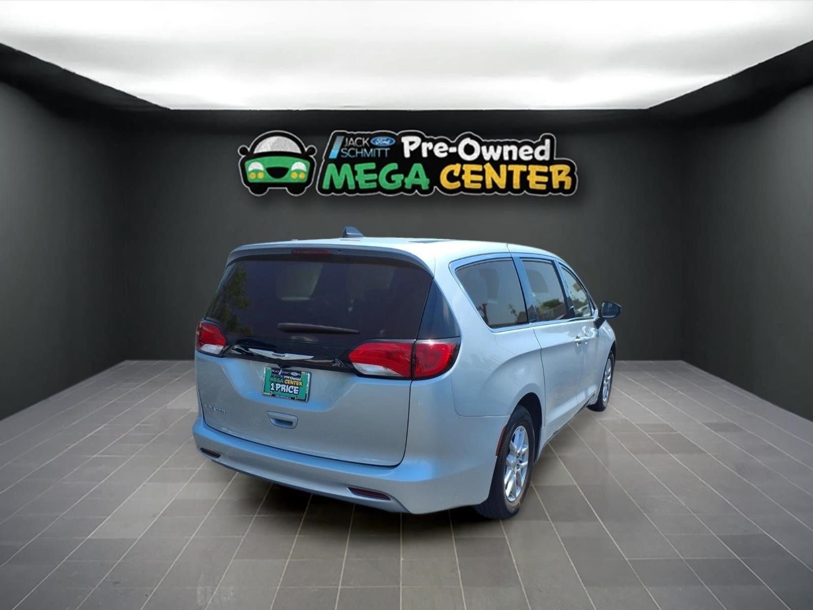 2024 Chrysler Voyager LX