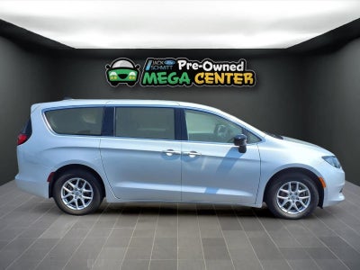 2024 Chrysler Voyager LX