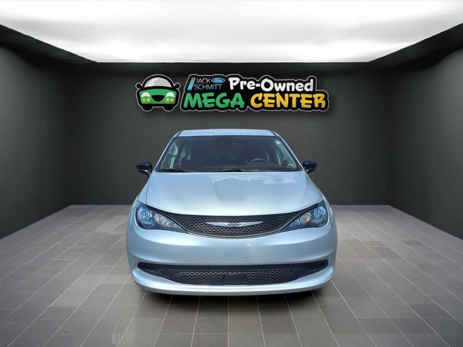 2024 Chrysler Voyager LX