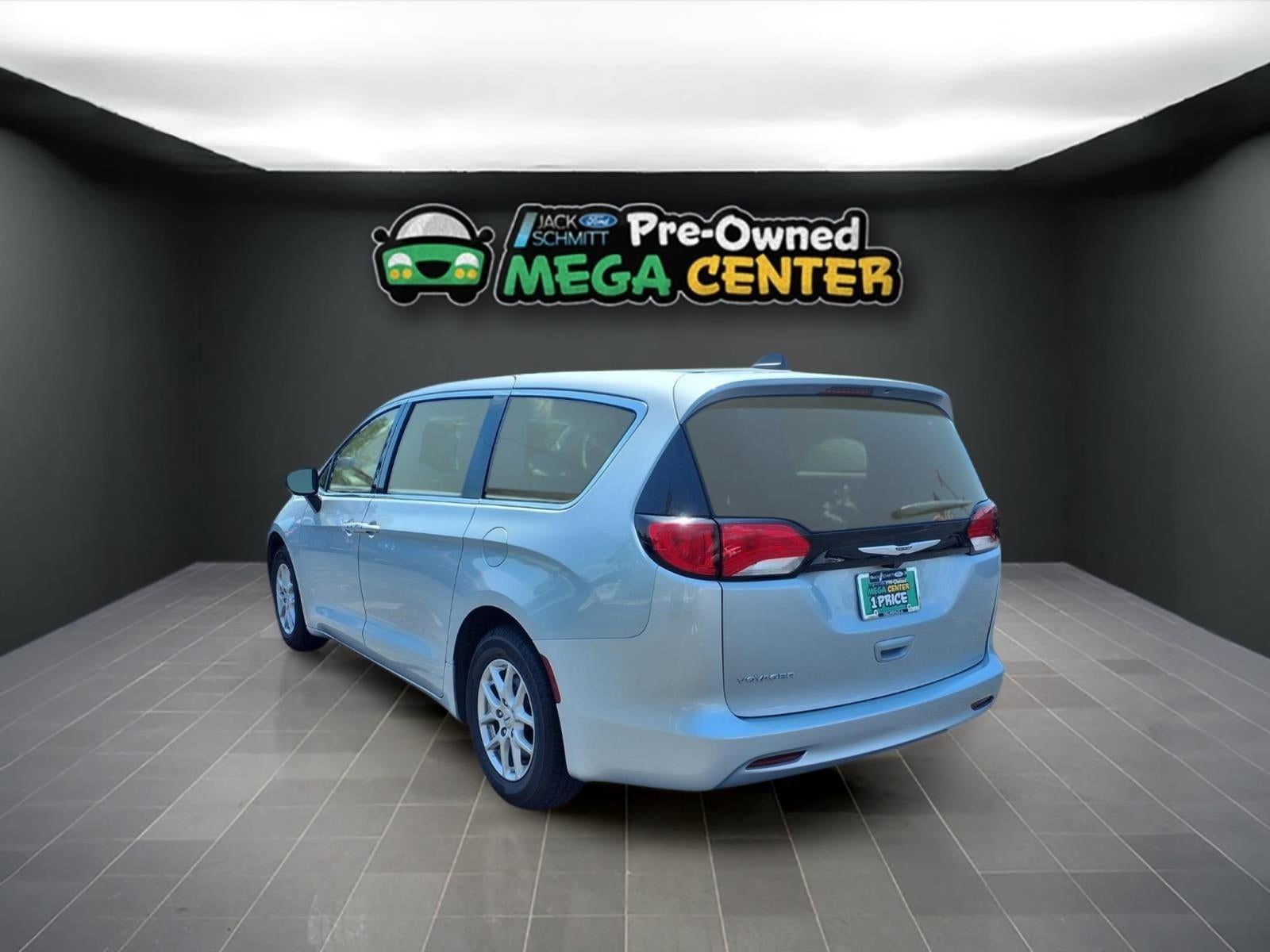 2024 Chrysler Voyager LX