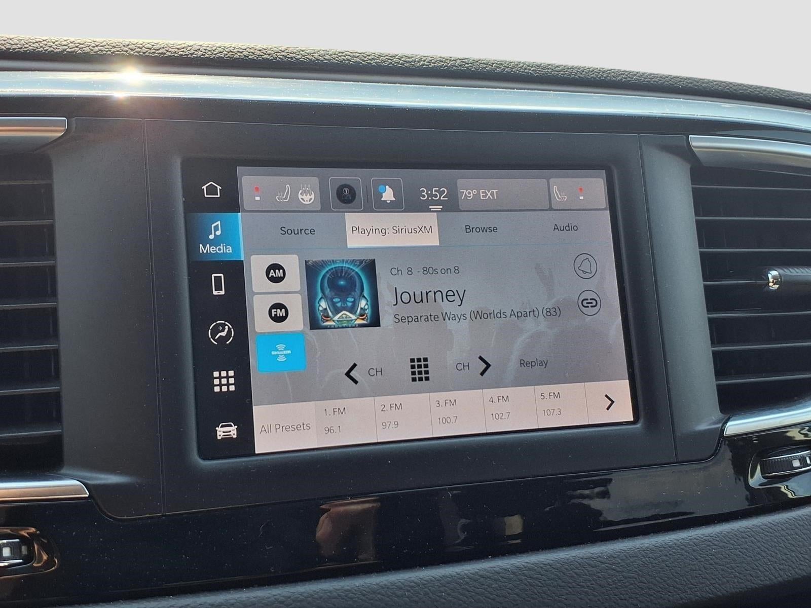 2024 Chrysler Voyager LX