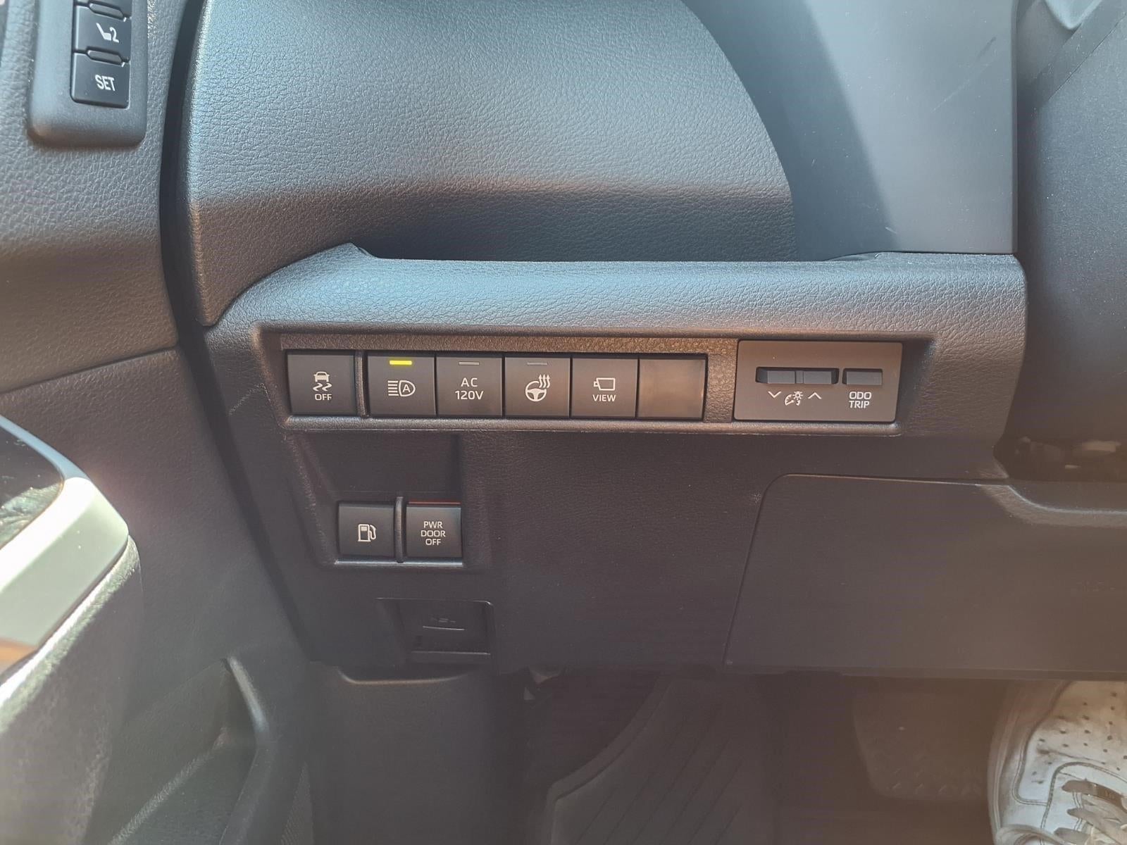 2025 Toyota Sienna Platinum