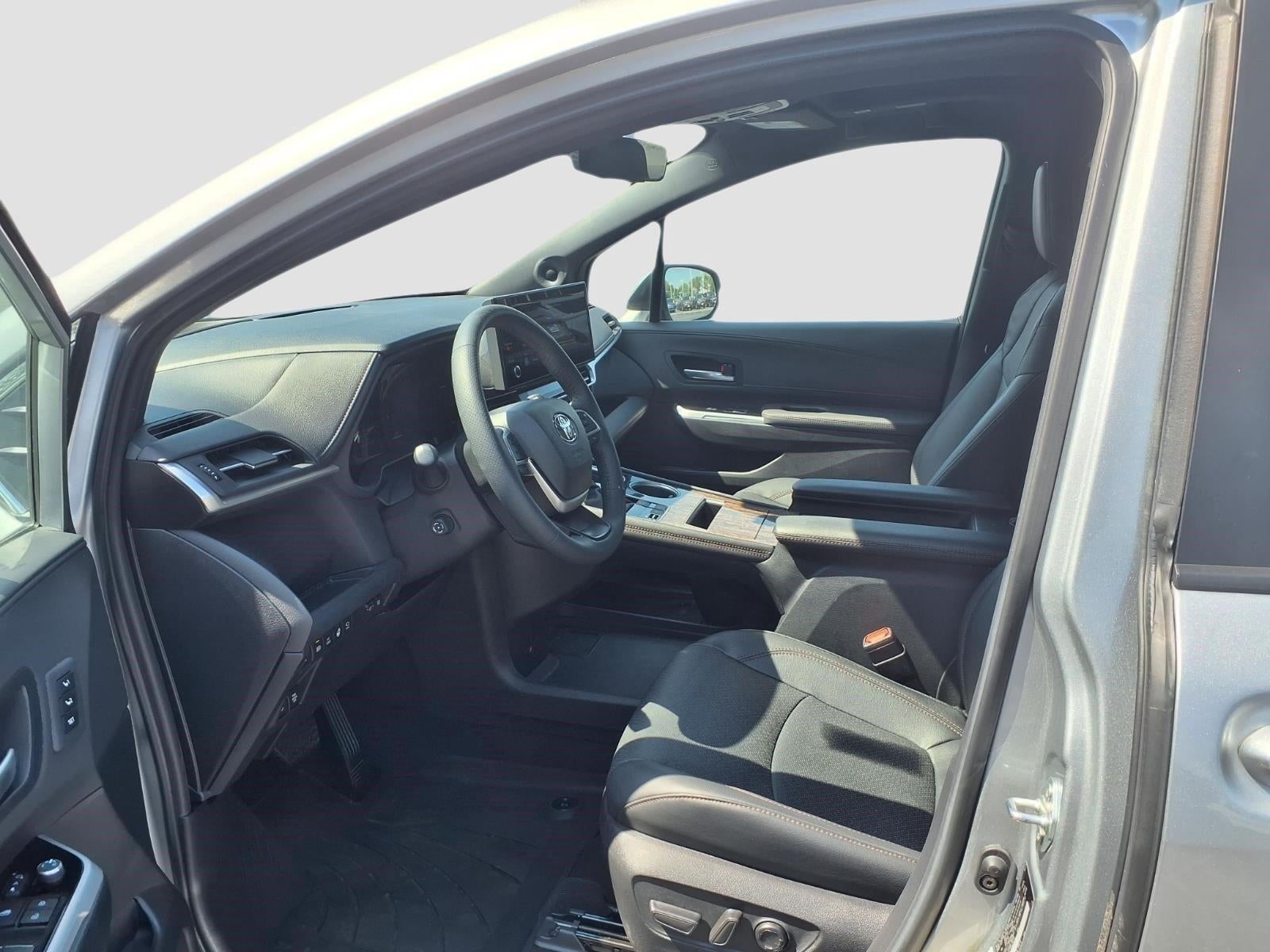 2025 Toyota Sienna Platinum