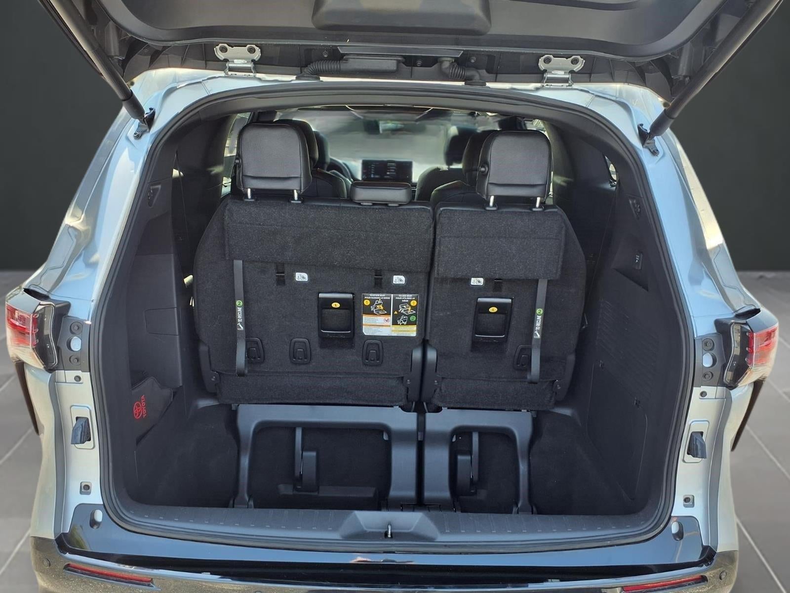 2025 Toyota Sienna Platinum
