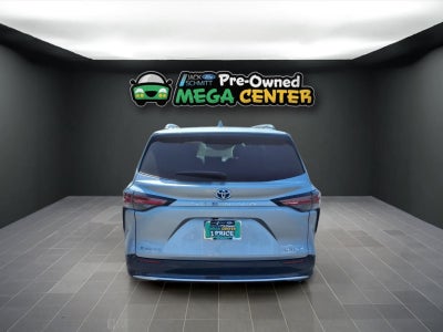 2025 Toyota Sienna Platinum