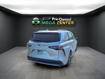 2025 Toyota Sienna Platinum