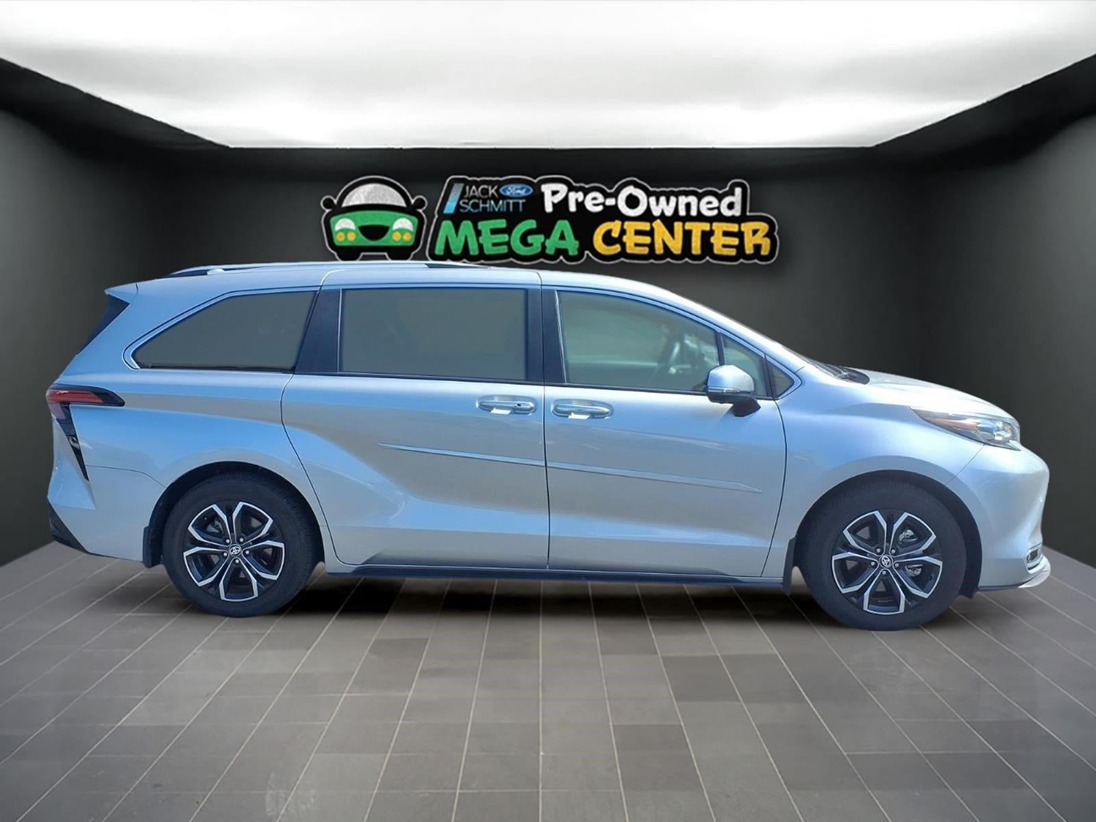2025 Toyota Sienna Platinum