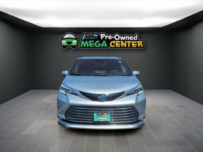 2025 Toyota Sienna Platinum