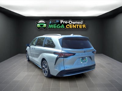 2025 Toyota Sienna Platinum