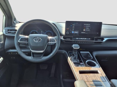2025 Toyota Sienna Platinum