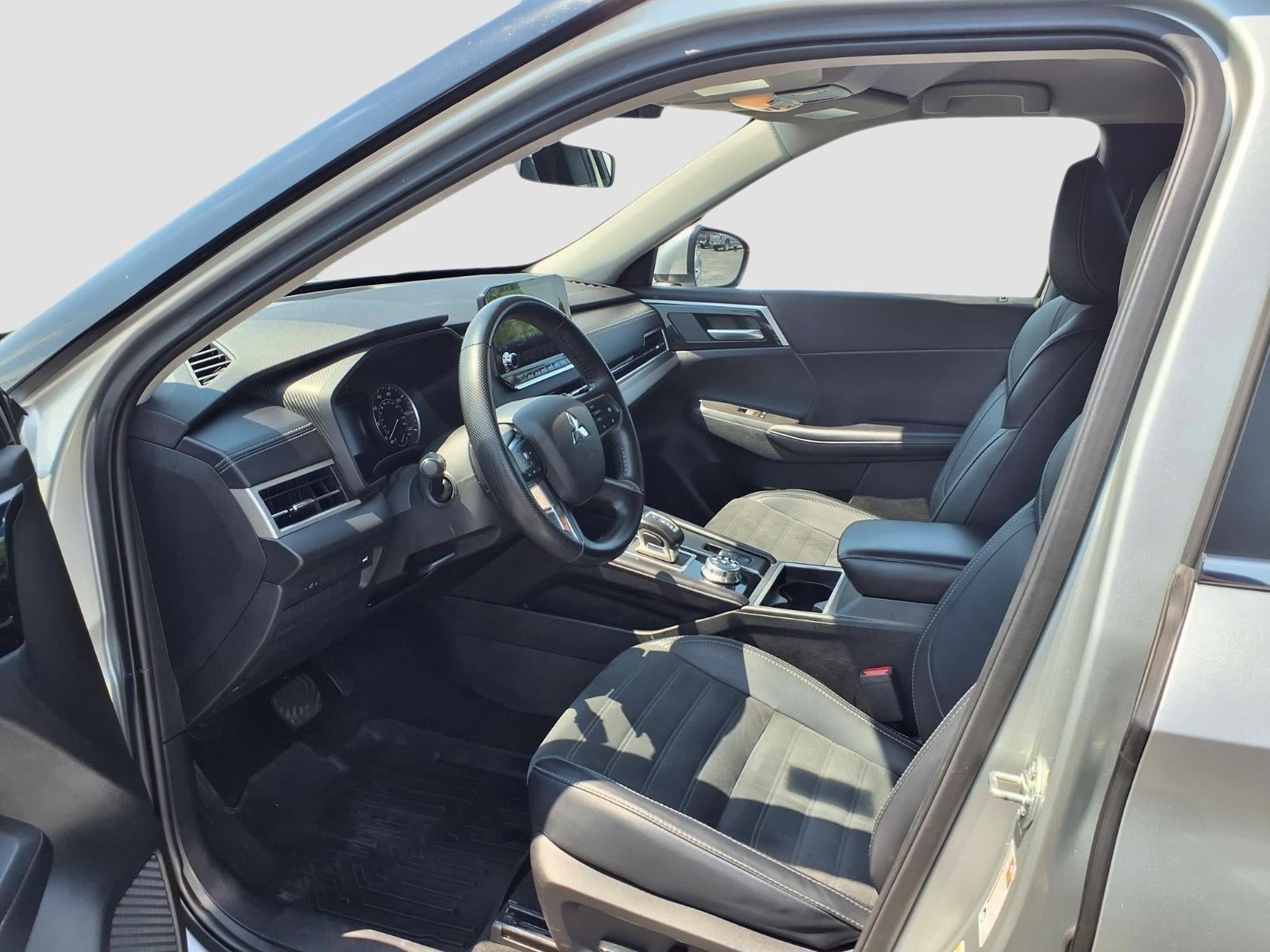 2024 Mitsubishi Outlander SE